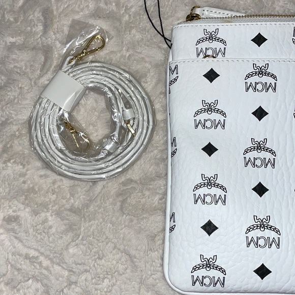AUTHENTIC White MCM medium size pouch - Picture 8 of 10